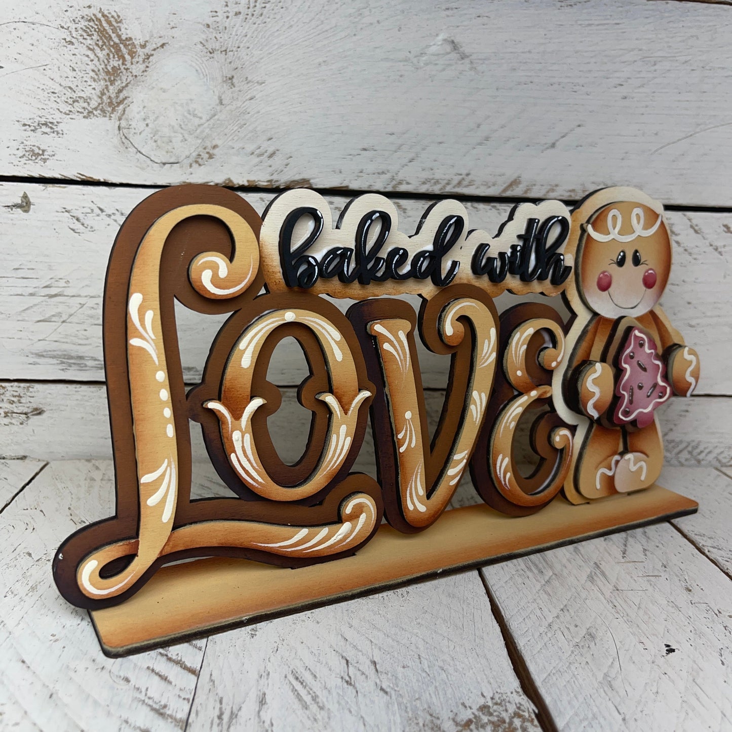 Scritta Baked with love Out of the Wood