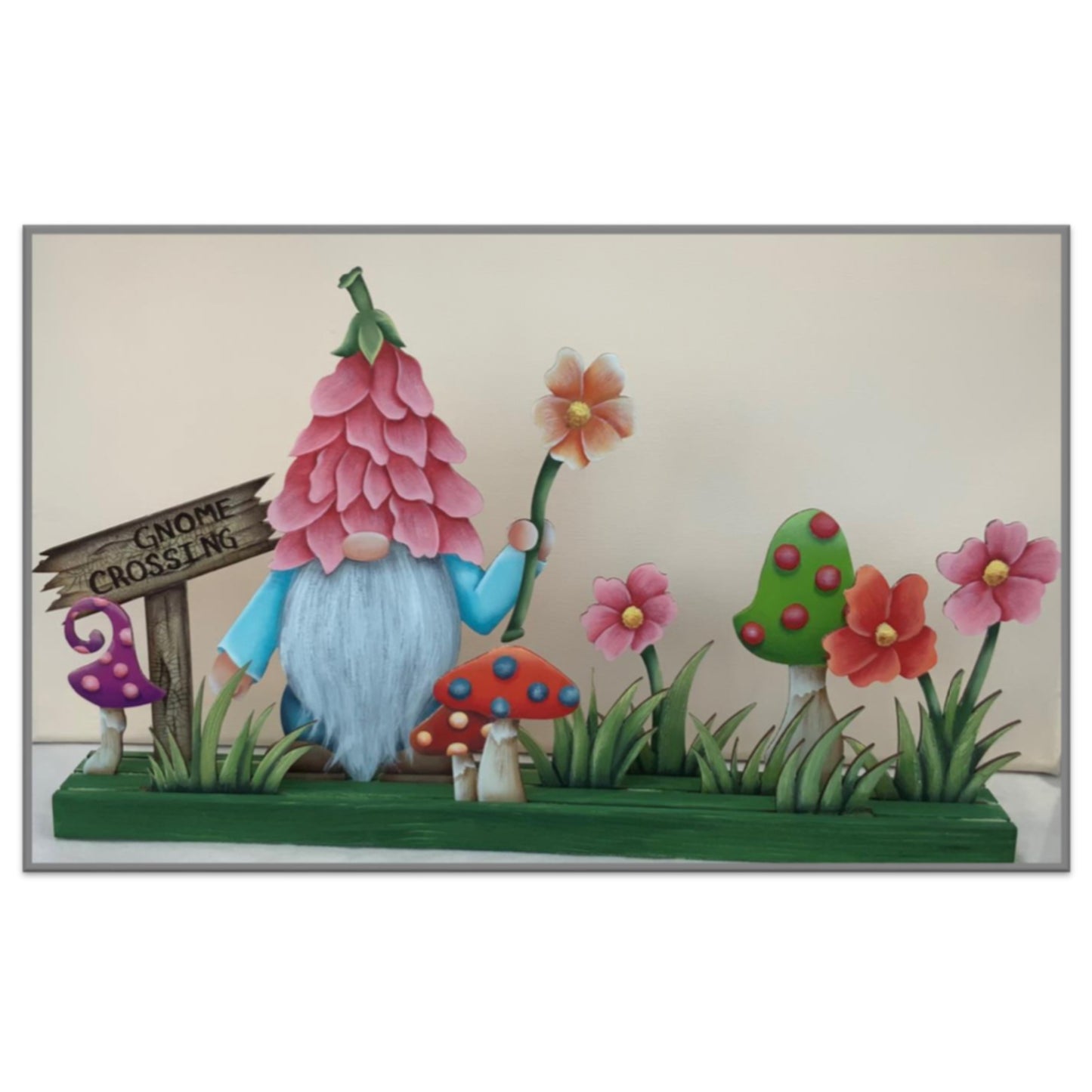 Gnome crossing stand Out of the Wood