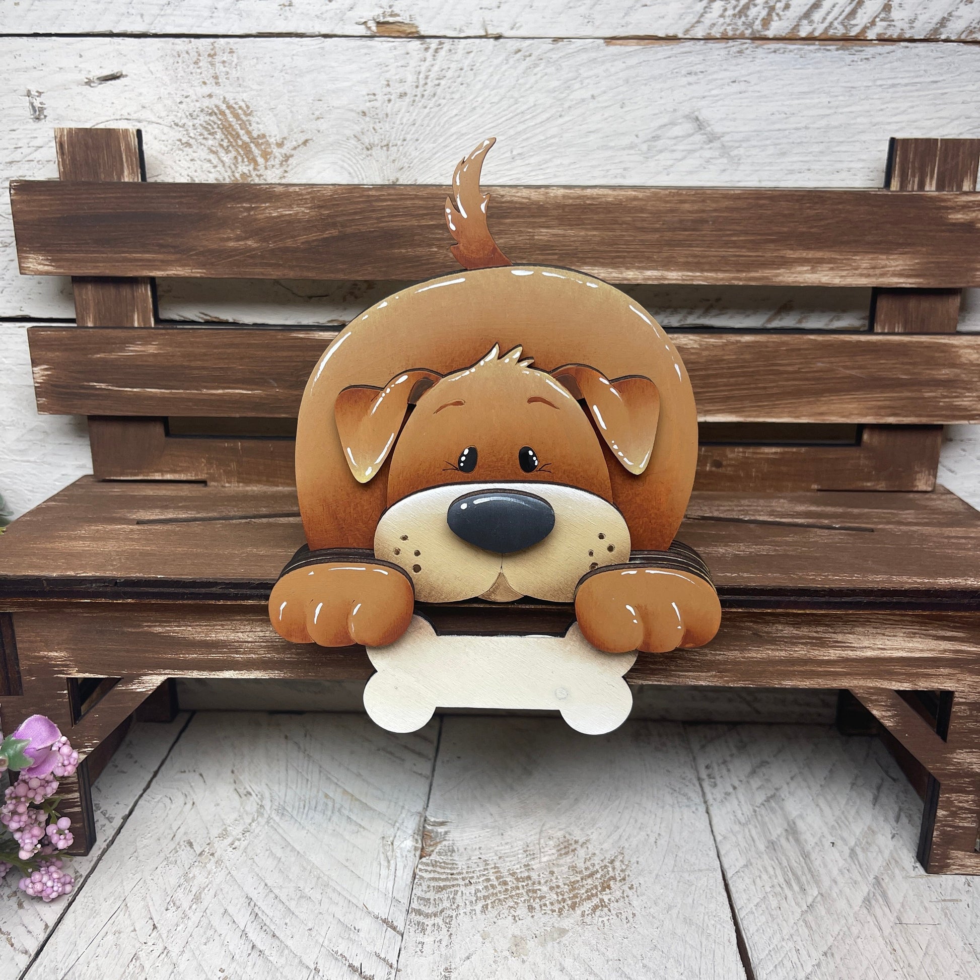 Cane seduto sopra mensola Out of the Wood