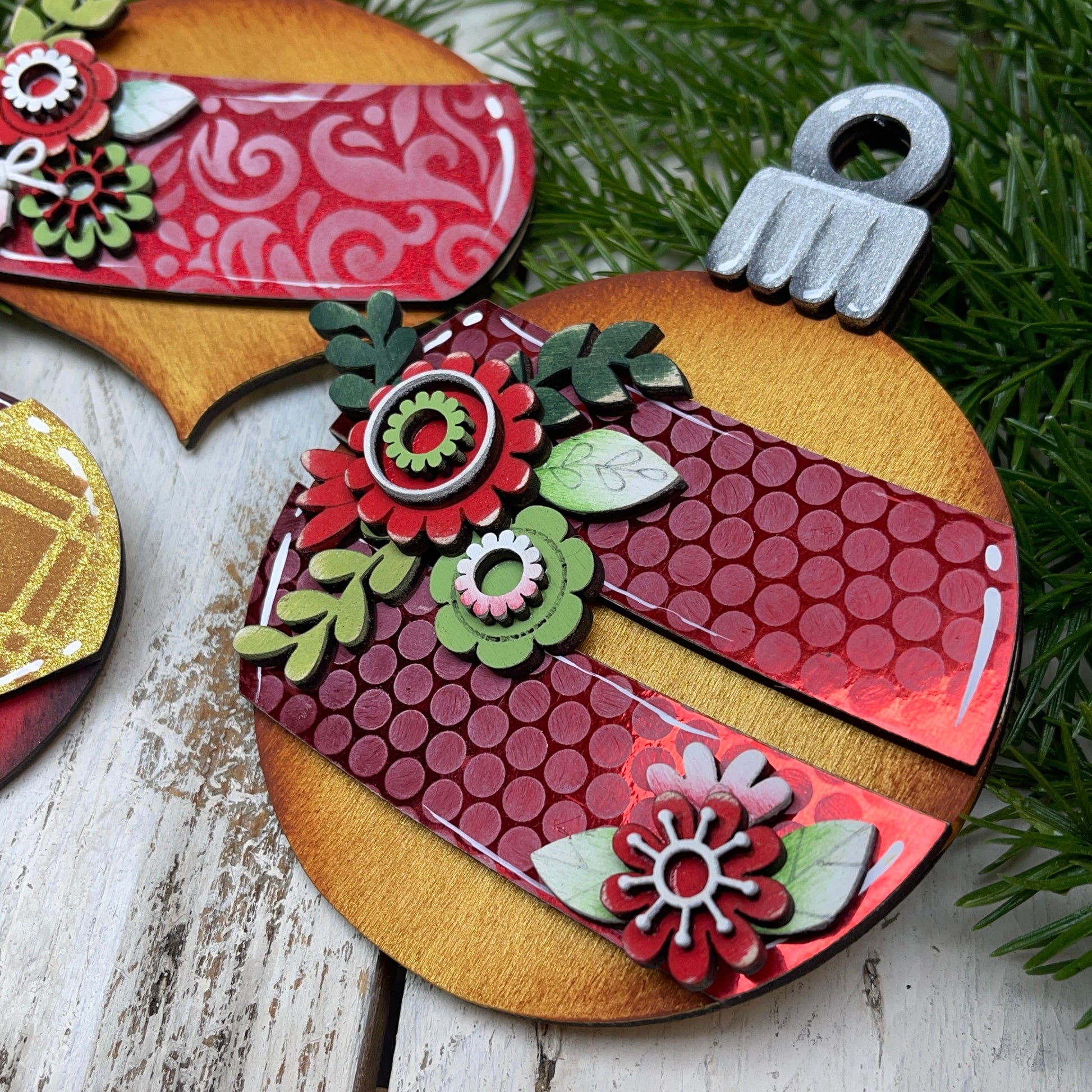 (Copia) Kit Christmas ball flower ornament Out of the Wood