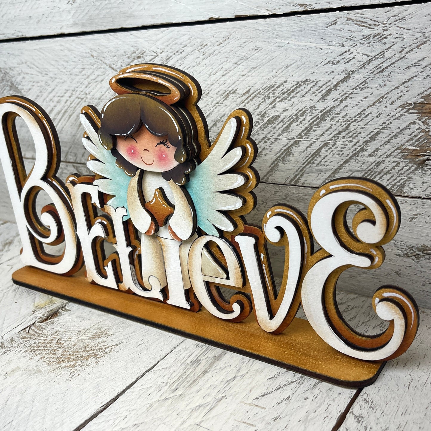 Scritta Believe Out of the Wood