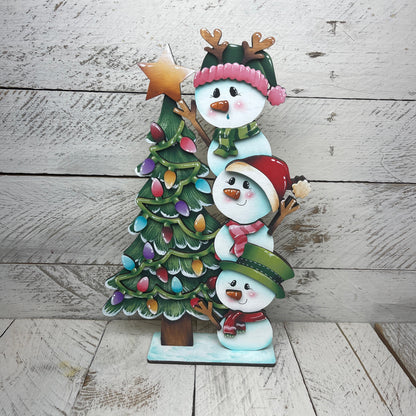 Pupazzi di neve con albero di Natale Out of the Wood