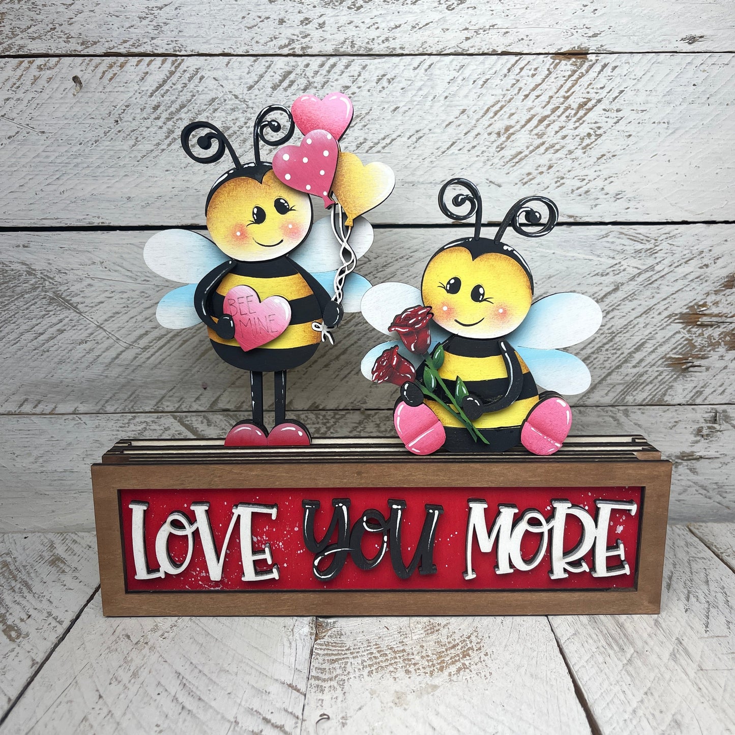 Api San Valentino con piedistallo Out of the Wood