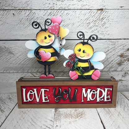 Api San Valentino con piedistallo Out of the Wood